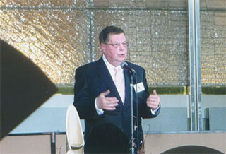 祝辞を述べるロシア大使