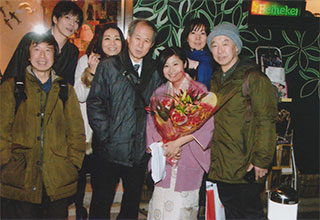 劇団員、並びにファン