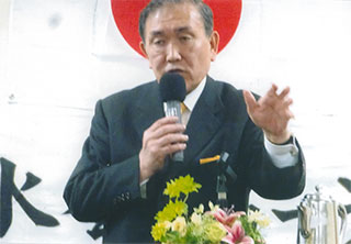 講演する小林興起さん