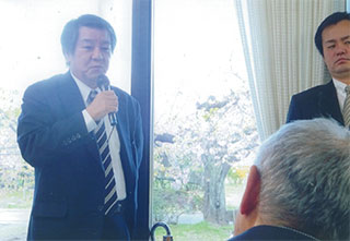 挨拶する木村代表