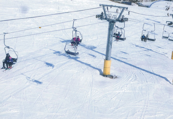 リフトに乗って山頂へ