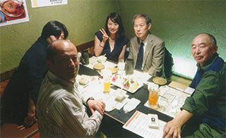 お芝居の後、居酒屋で