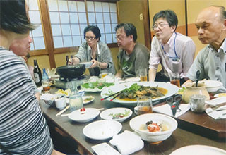 夕食の会場です