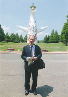 「万博」太陽の塔の前で。5/31