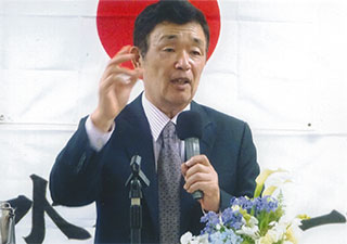 一水会で講演する守屋武昌さん