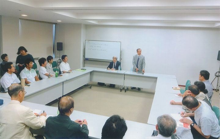 皆、熱心に聞いてます