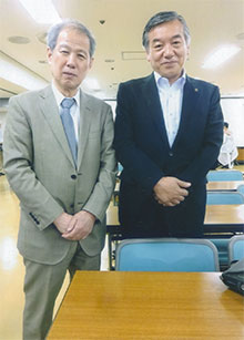 多摩市長の阿部裕行さんと