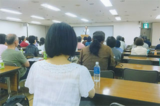 ６時から講演会が