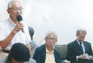 質問する篠原さん