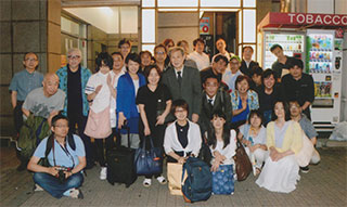 二次会が終わって、店の前で