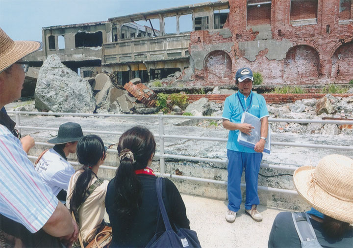 上陸すると廃墟でした