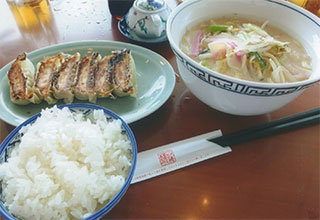 チャンポンとギョーザを食べました