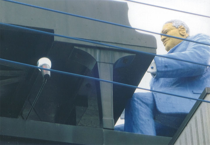 有名な「ピアノおじさん」