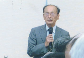 講演する孫崎享さん