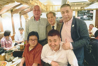 元お相撲さんの藤野さん。麻生先生。生島隆さん