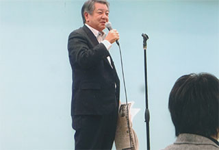 挨拶する木村三浩氏