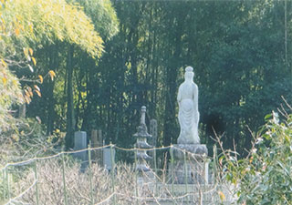 観音様が建ってます