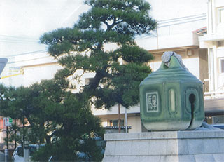 駅にも鈴のマークが