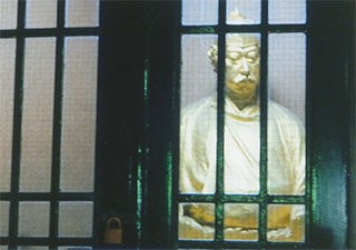 「岡倉天心公園」に出ました