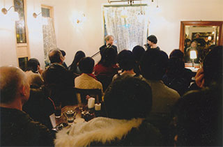 会場は満員でした