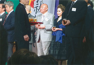 デヴィ夫人もいます