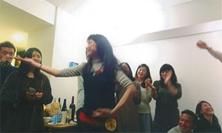 ベリーダンスを踊る人も