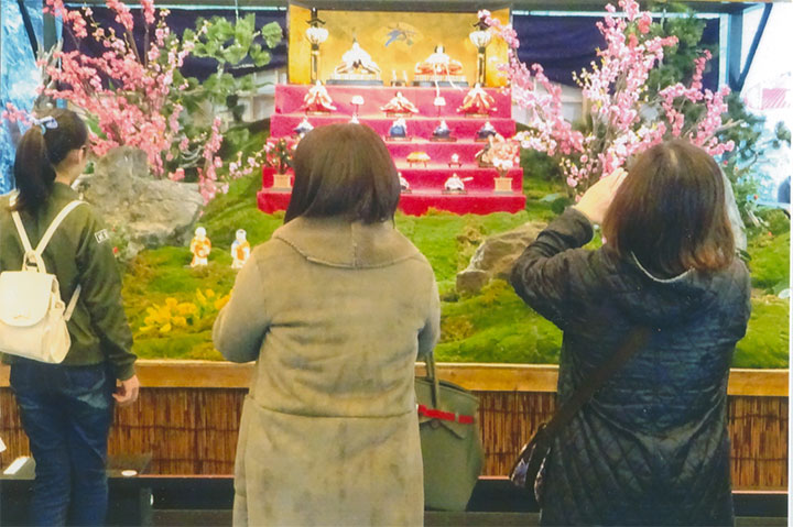 皆、写真を撮ってます