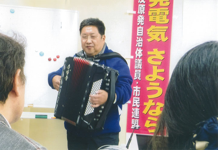 北朝鮮で買ってきたアコーデオンで