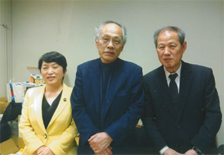 福島みずほさん、佐高信さん、鈴木。4/10