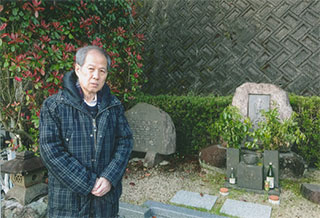 中上健次さんのお墓で