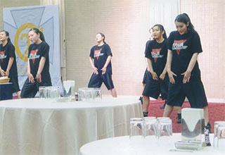 世界で活躍するダンス部です