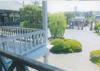 校長室の前がバルコニーです