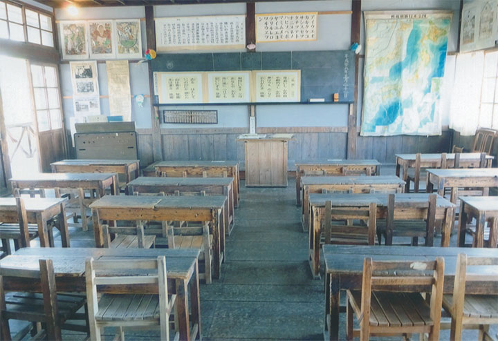 私らも、こんな机でしたね