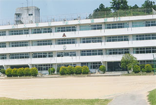 この後ろには、今の小学校がありました