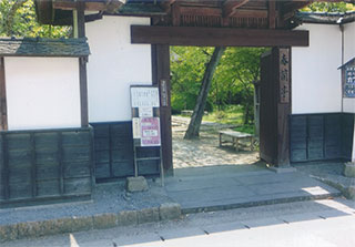 武家屋敷の中に喫茶店が…