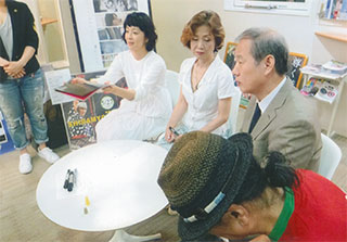 これからサイン会です