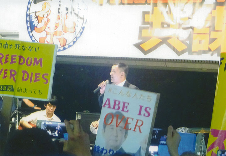 演説する山本太郎さん