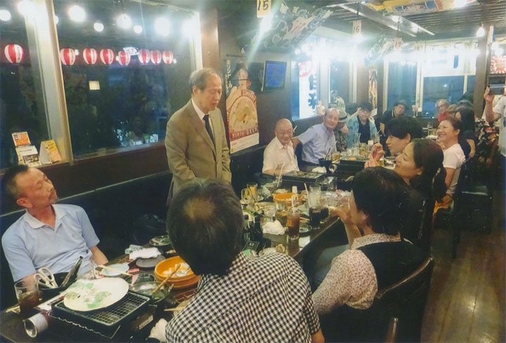 感謝の挨拶をしてます