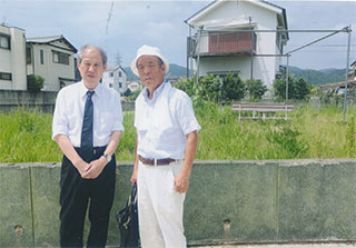 林家自宅跡で。飛松さんと