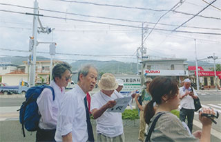 ゾロゾロ歩いてたら、110番された