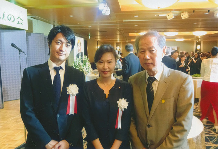 加藤鮎子さんと旦那さん