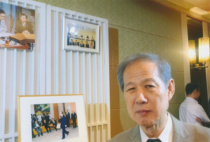 左上の写真に私が