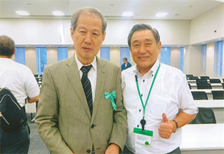 秋田県議の石田寛さんと