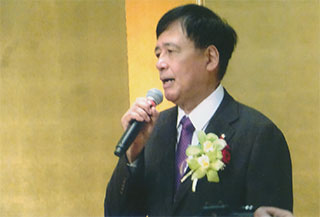 挨拶する保坂展人さん。8/30（水）