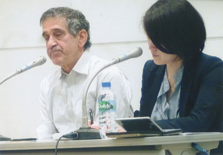 コスロカヴァールさんと通訳の人