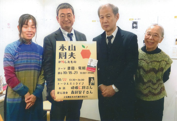 森田さん(左)の歌。嵯峨さんのトークが