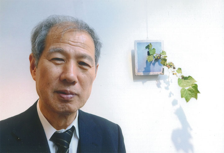 壁掛けの花器。「作品」です