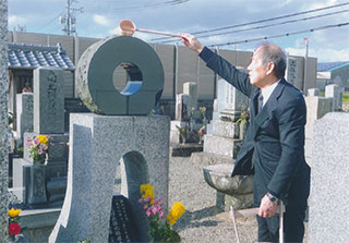 水をかけています