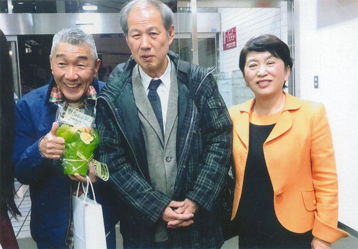 そこに松元ヒロさんが