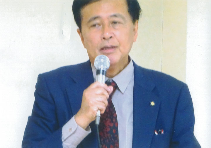 集会で挨拶する保坂展人さん。11/17（金）